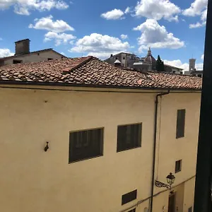 Solo Traveller Bedroom In Homestays Center Alloggio in famiglia